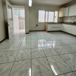 Sobrado com 127m², 3 dormitórios, 1 vaga, no bairro Santa Catarina em Caxias do Sul para Comprar