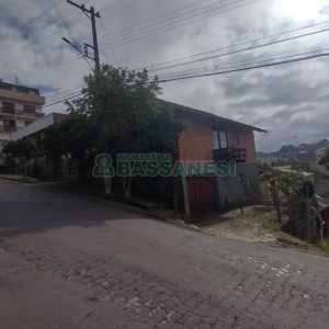 Casa com 224m², 3 dormitórios, 1 vaga, no bairro Cristo Redentor em Caxias do Sul para Comprar