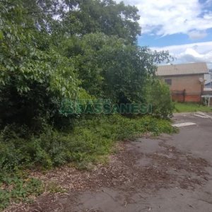 Terreno com 921m², no bairro Pioneiro em Caxias do Sul para Comprar