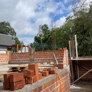 Casa com 249m², 3 dormitórios, 4 vagas, no bairro Colina Sorriso em Caxias do Sul para Comprar