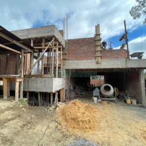 Casa com 249m², 3 dormitórios, 4 vagas, no bairro Colina Sorriso em Caxias do Sul para Comprar