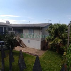 Casa com 387m², 2 dormitórios, 1 vaga, no bairro Floresta em Caxias do Sul para Comprar