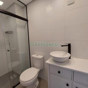 Apartamento com 42m², 1 dormitório, 1 vaga, no bairro Lourdes em Caxias do Sul para Alugar
