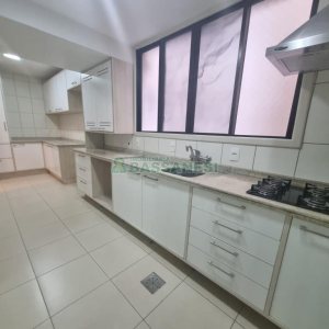 Apartamento com 140m², 3 dormitórios, 2 vagas, no bairro Centro em Caxias do Sul para Alugar ou Comprar