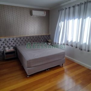 Casa com 314m², 3 dormitórios, 2 vagas, no bairro São Virgílio em Caxias do Sul para Comprar