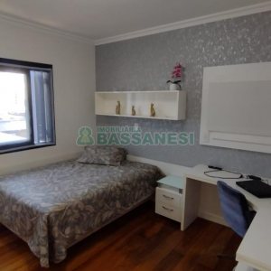 Casa com 314m², 3 dormitórios, 2 vagas, no bairro São Virgílio em Caxias do Sul para Comprar