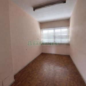 Casa com 160m², 3 dormitórios, 1 vaga, no bairro Esplanada em Caxias do Sul para Alugar