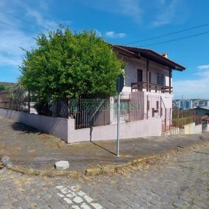 Casa com 300m², 4 dormitórios, 3 vagas, no bairro Universitário em Caxias do Sul para Alugar