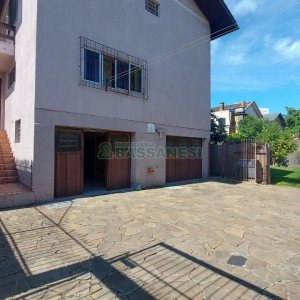 Casa com 300m², 4 dormitórios, 3 vagas, no bairro Universitário em Caxias do Sul para Alugar