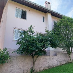 Casa com 300m², 4 dormitórios, 3 vagas, no bairro Universitário em Caxias do Sul para Alugar