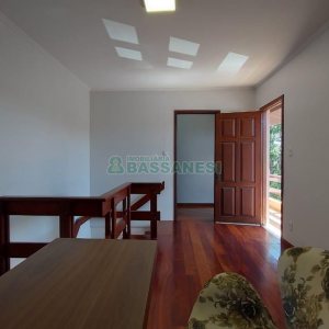 Casa com 300m², 4 dormitórios, 3 vagas, no bairro Universitário em Caxias do Sul para Alugar