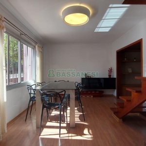 Casa com 300m², 4 dormitórios, 3 vagas, no bairro Universitário em Caxias do Sul para Alugar