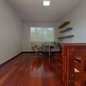 Casa com 300m², 4 dormitórios, 3 vagas, no bairro Universitário em Caxias do Sul para Alugar