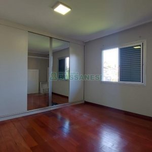 Casa com 300m², 4 dormitórios, 3 vagas, no bairro Universitário em Caxias do Sul para Alugar