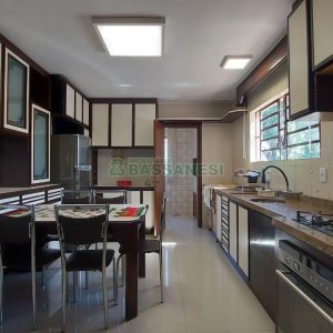 Casa com 300m², 4 dormitórios, 3 vagas, no bairro Universitário em Caxias do Sul para Alugar