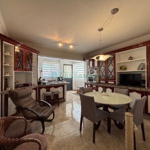 Casa Mobiliada com 180m², 3 dormitórios, 2 vagas, no bairro Santa Catarina em Caxias do Sul para Alugar