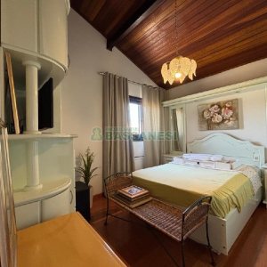 Casa Mobiliada com 180m², 3 dormitórios, 2 vagas, no bairro Santa Catarina em Caxias do Sul para Alugar