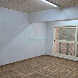 Casa com 360m², 3 dormitórios, 2 vagas, no bairro Cinqüentenário em Caxias do Sul para Comprar