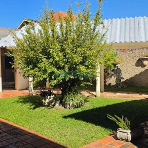 Casa com 360m², 3 dormitórios, 2 vagas, no bairro Cinqüentenário em Caxias do Sul para Comprar