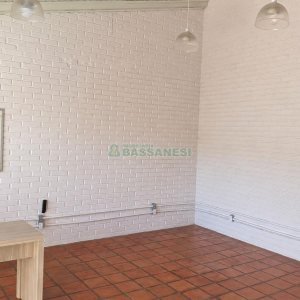 Casa com 360m², 3 dormitórios, 2 vagas, no bairro Cinqüentenário em Caxias do Sul para Comprar