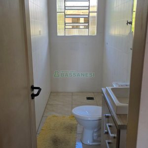 Casa com 360m², 3 dormitórios, 2 vagas, no bairro Cinqüentenário em Caxias do Sul para Comprar
