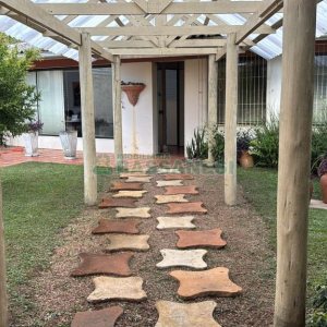 Casa, 3 dormitórios, 2 vagas, no bairro Cinqüentenário em Caxias do Sul para Comprar