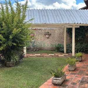 Casa, 3 dormitórios, 2 vagas, no bairro Cinqüentenário em Caxias do Sul para Comprar