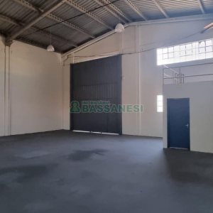 Pavilhão com 565m², no bairro São José em Caxias do Sul para Alugar