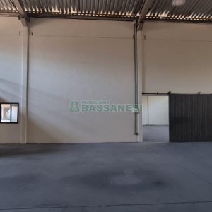 Pavilhão com 565m², no bairro São José em Caxias do Sul para Alugar