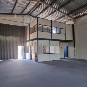 Pavilhão com 565m², no bairro São José em Caxias do Sul para Alugar