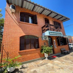 Casa com 192m², 4 dormitórios, 4 vagas, no bairro São José em Caxias do Sul para Comprar