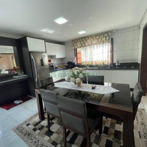 Casa com 192m², 4 dormitórios, 4 vagas, no bairro São José em Caxias do Sul para Comprar