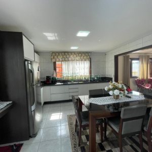 Casa com 192m², 4 dormitórios, 4 vagas, no bairro São José em Caxias do Sul para Comprar