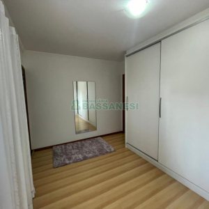 Casa com 192m², 4 dormitórios, 4 vagas, no bairro São José em Caxias do Sul para Comprar