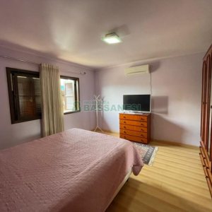 Casa com 192m², 4 dormitórios, 4 vagas, no bairro São José em Caxias do Sul para Comprar