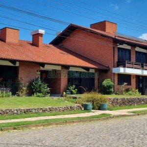 Casa, 5 dormitórios, 2 vagas, no bairro Cinqüentenário em Caxias do Sul para Comprar