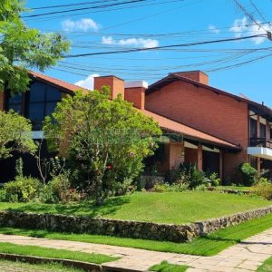 Casa, 5 dormitórios, 2 vagas, no bairro Cinqüentenário em Caxias do Sul para Comprar
