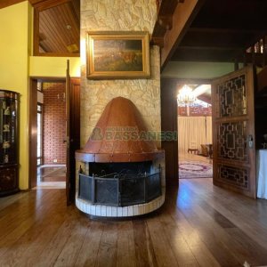 Casa, 5 dormitórios, 2 vagas, no bairro Cinqüentenário em Caxias do Sul para Comprar