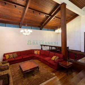 Casa, 5 dormitórios, 2 vagas, no bairro Cinqüentenário em Caxias do Sul para Comprar