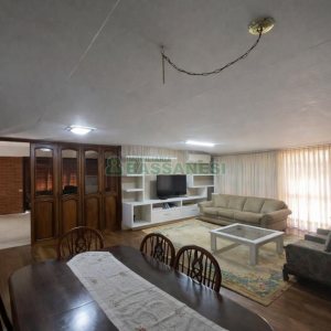 Casa, 5 dormitórios, 2 vagas, no bairro Cinqüentenário em Caxias do Sul para Comprar