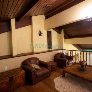 Casa, 5 dormitórios, 2 vagas, no bairro Cinqüentenário em Caxias do Sul para Comprar