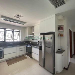 Casa, 5 dormitórios, 2 vagas, no bairro Cinqüentenário em Caxias do Sul para Comprar