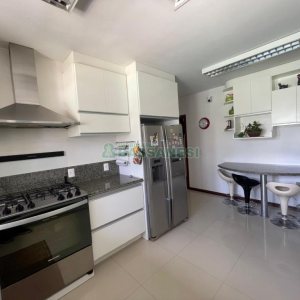 Casa, 5 dormitórios, 2 vagas, no bairro Cinqüentenário em Caxias do Sul para Comprar