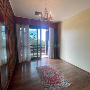 Casa, 5 dormitórios, 2 vagas, no bairro Cinqüentenário em Caxias do Sul para Comprar