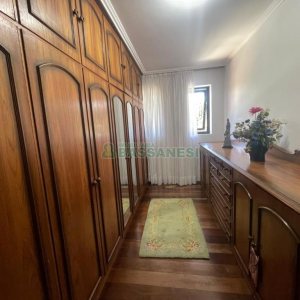 Casa, 5 dormitórios, 2 vagas, no bairro Cinqüentenário em Caxias do Sul para Comprar