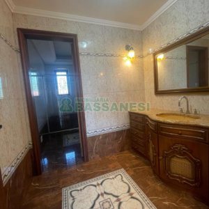 Casa, 5 dormitórios, 2 vagas, no bairro Cinqüentenário em Caxias do Sul para Comprar