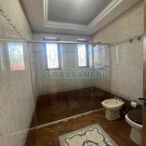 Casa, 5 dormitórios, 2 vagas, no bairro Cinqüentenário em Caxias do Sul para Comprar