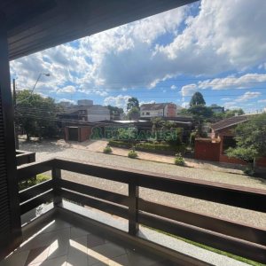 Casa, 5 dormitórios, 2 vagas, no bairro Cinqüentenário em Caxias do Sul para Comprar