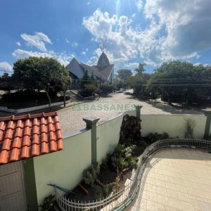 Casa, 5 dormitórios, 2 vagas, no bairro Cinqüentenário em Caxias do Sul para Comprar