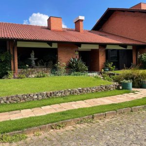 Casa, 5 dormitórios, 2 vagas, no bairro Cinqüentenário em Caxias do Sul para Comprar